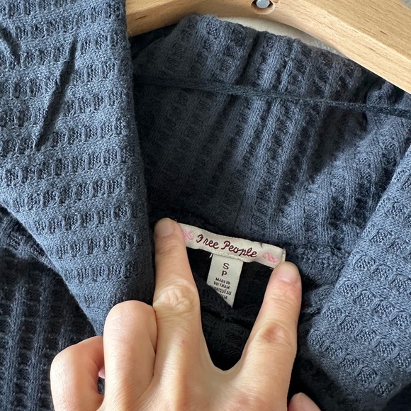 Free People Juicy Long  sleeve - Picture 3 of 6